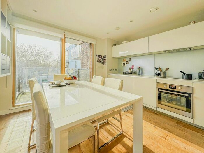 2 Bedroom Flat To Rent In Wingate Square, London, SW4