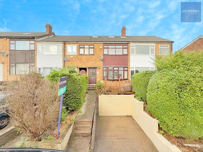 3 Bedroom House For Sale In Somerdale Grove, Leeds, LS13