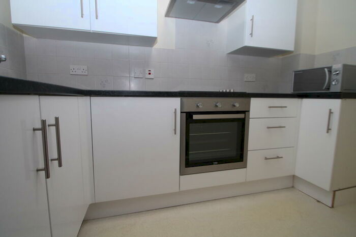 Ground Flat To Rent In Hadlow Road, Sidcup, DA14