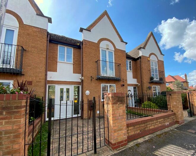 3 Bedroom Terraced House To Rent In Wallis Close, Hornchurch, London, RM11