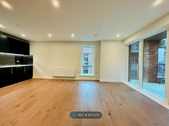 2 Bedroom Flat To Rent In Beeley House, London, N8