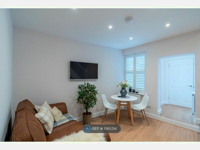 4 Bedroom End Of Terrace House To Rent In Caledonian Road, Bath, BA2