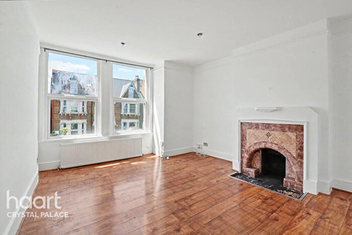 2 Bedroom Flat For Sale In Whitworth Road, London, SE25