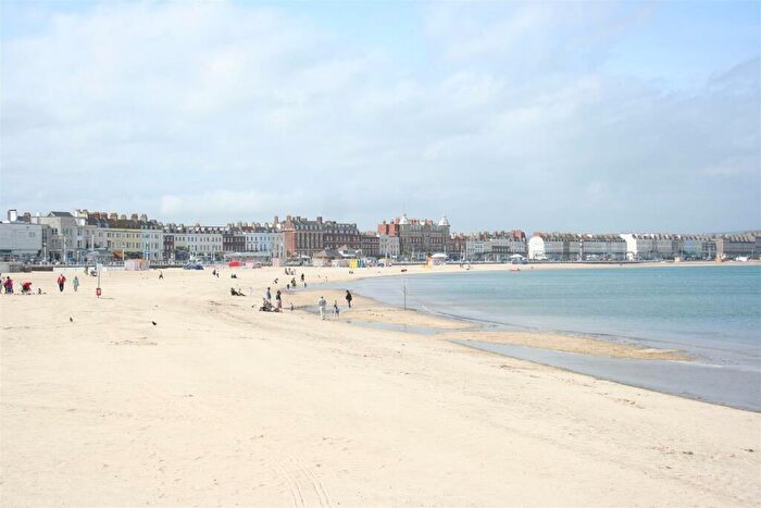 2 Bedroom Flat For Sale In Crescent Street, Weymouth, DT4