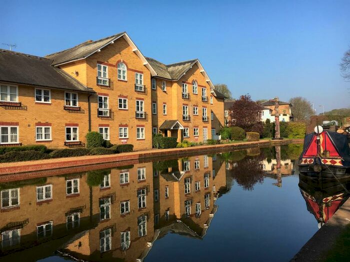2 Bedroom Flat To Rent In Alsford Wharf, Berkhamsted, HP4