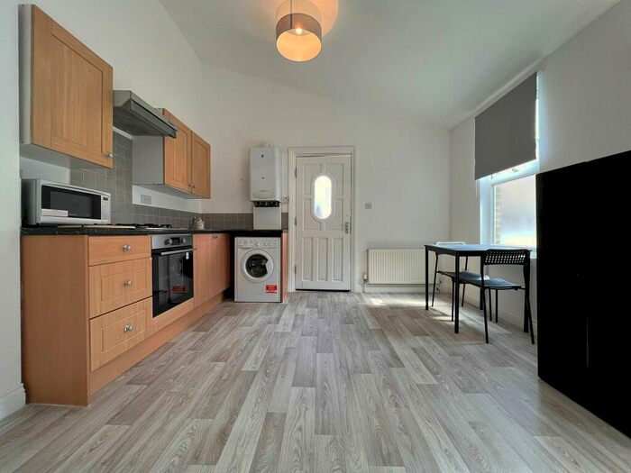 Apartment To Rent In Norwood Road, SE27