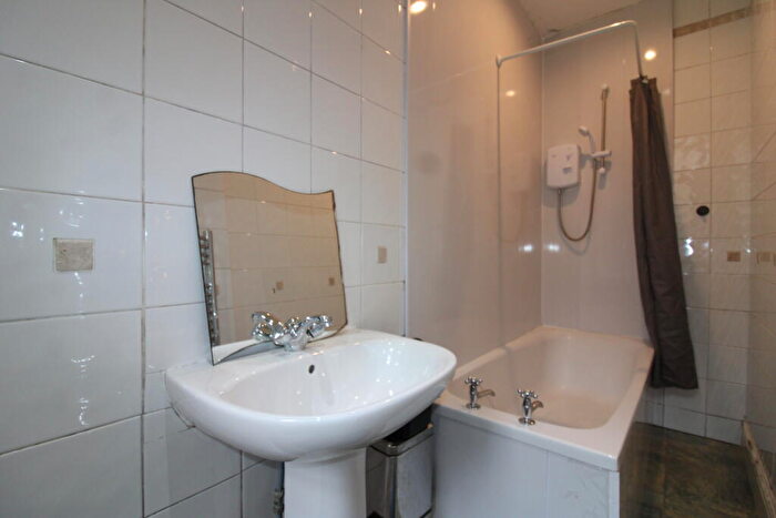 1 Bedroom Flat To Rent In Howard Street, Paisley, PA1