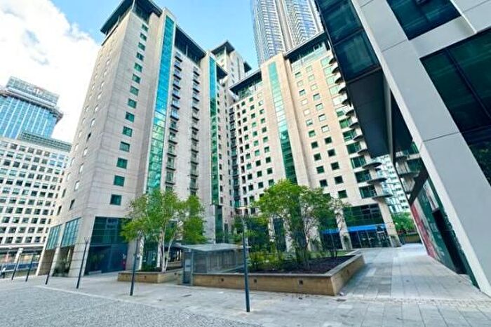 3 Bedroom Flat To Rent In Discovery Dock, South Quay Square, South Quay, Canary Wharf, London, E14