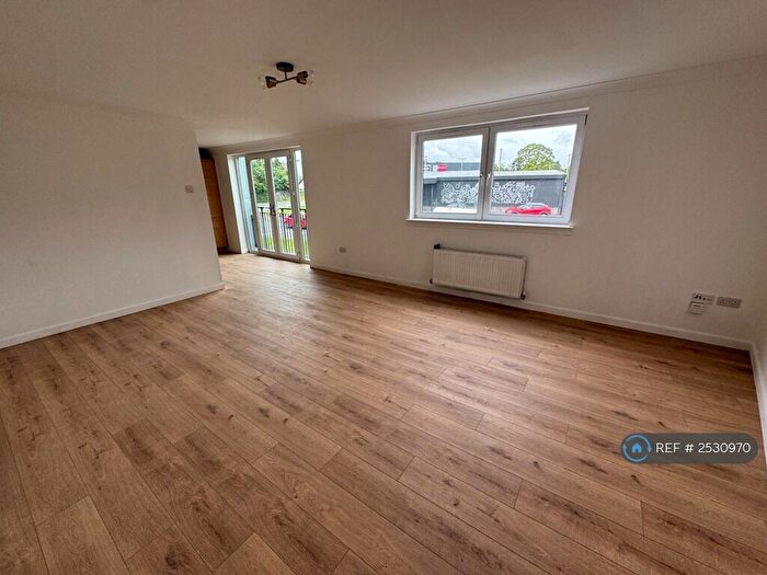 2 Bedroom Flat To Rent In Millview Crescent, Johnstone, PA5
