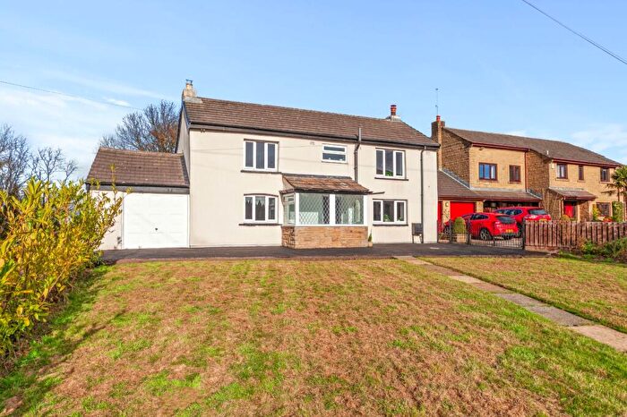 3 Bedroom Detached House To Rent In Burnt Side Road, Leeds, West Yorkshire, LS12