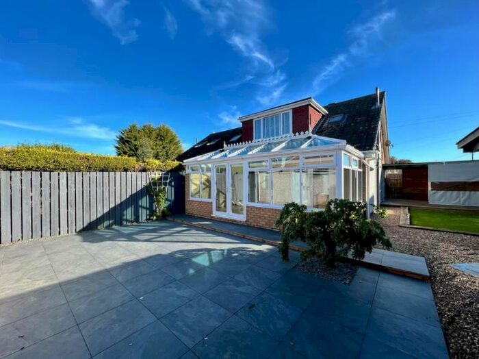 3 Bedroom Semi-Detached Bungalow To Rent In St. Martins Road, Thorngumbald, HU12