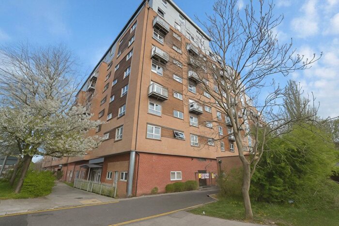 2 Bedroom Flat To Rent In Cherrydown East, Basildon, SS16