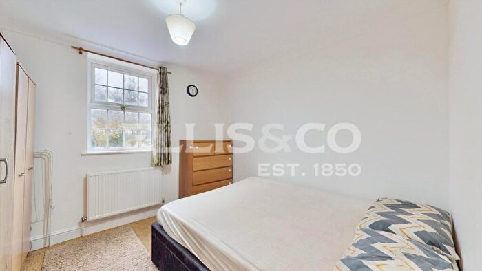 2 Bedroom Apartment To Rent In Tower Bridge Mews, Harrow, HA1