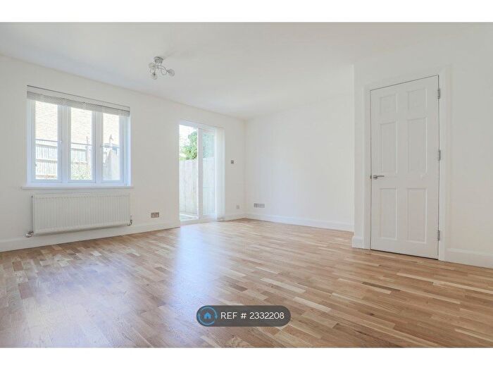 3 Bedroom Terraced House To Rent In Rubens Gardens, London, SE22