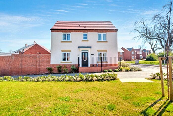 3 Bedroom Link Detached House For Sale In Heritage Road, Castle Donington, DE74