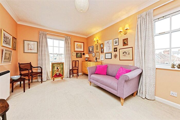 1 Bedroom Flat For Sale In Deans Mill Court, Canterbury, CT1