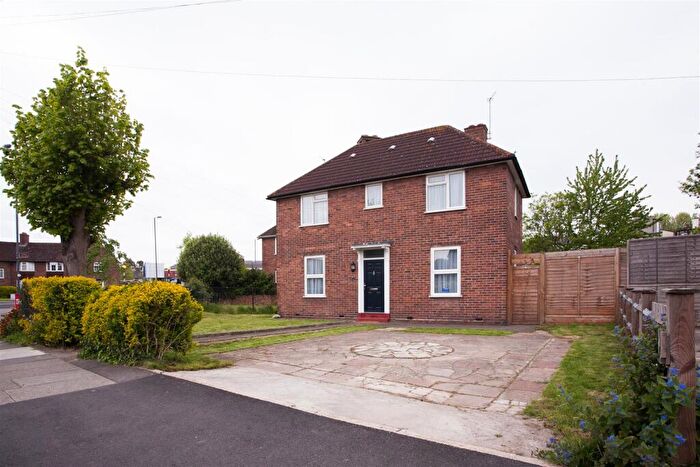 3 Bedroom End Of Terrace House To Rent In Abbotsbury Road, Morden, SM4