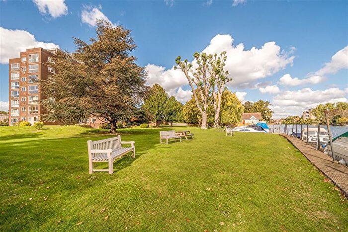 2 Bedroom Flat To Rent In Broom Park, Teddington, TW11