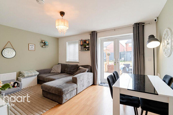 3 Bedroom Semi-Detached House For Sale In Barrowcliff Way, Leicester, LE8