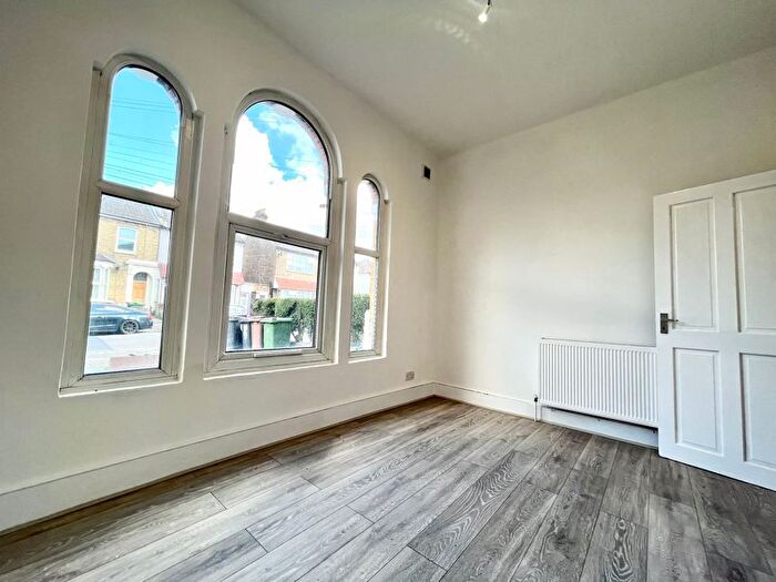 1 Bedroom Flat To Rent In Vicarage Road, Leyton, E10