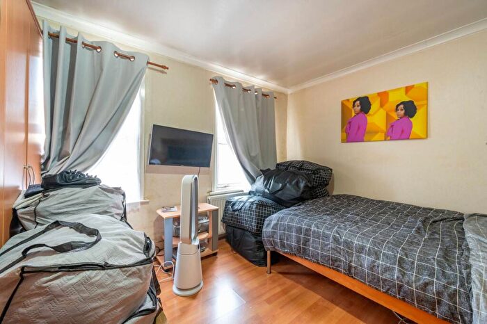 3 Bedroom Terraced House For Sale In Sussex Street, Plaistow, London, E13