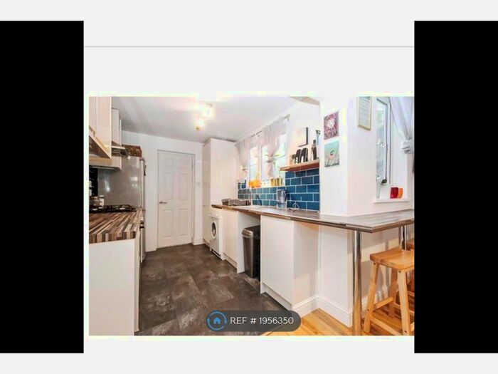 3 Bedroom Terraced House To Rent In Albany Road, Chatham, ME4