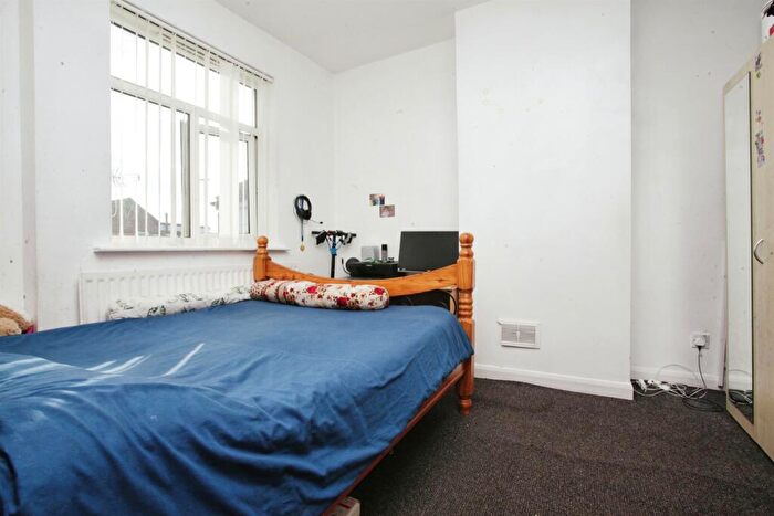 3 Bedroom End Of Terrace House For Sale In Clarence Road, Rugby, CV21