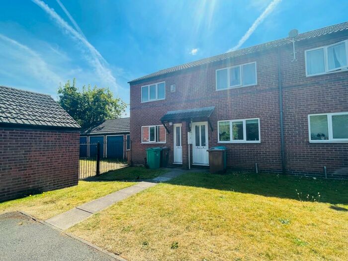 2 Bedroom Town House To Rent In Priory Mews, Nottingham, NG7