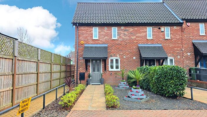 1 Bedroom End Of Terrace House For Sale In Victory Avenue, Bradwell, NR31