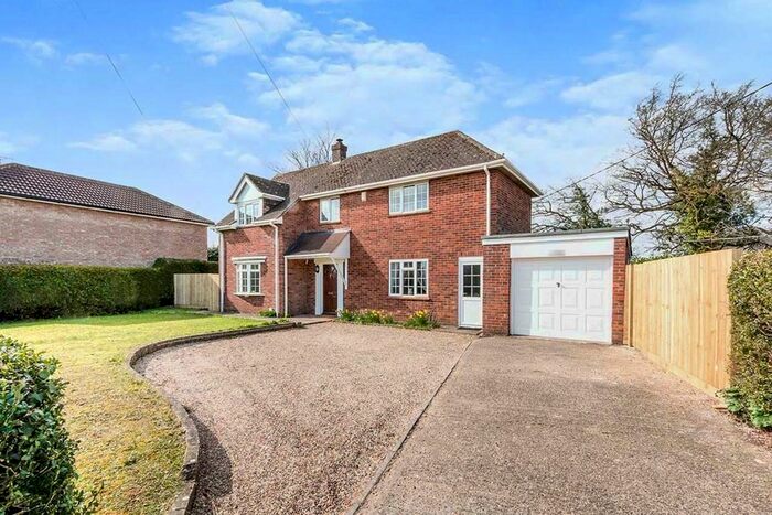 2 Bedroom Detached House To Rent In Old Kempshott Lane, Basingstoke, Hampshire, RG22