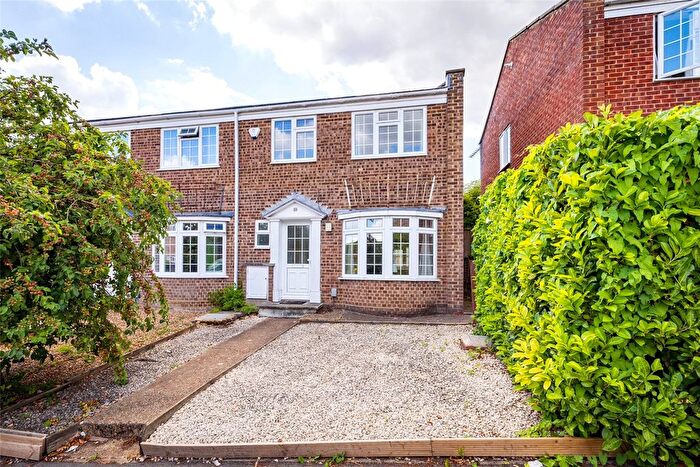 3 Bedroom End Of Terrace House For Sale In Guildford, Surrey, GU2