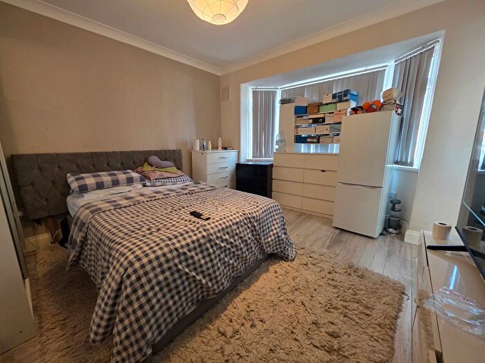 1 Bedroom Studio To Rent In Meyrick Avenue, Room, Luton, Bedfordshire, LU1