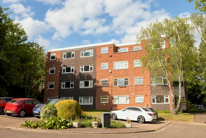 1 Bedroom Flat To Rent In Heathedge, London, SE26
