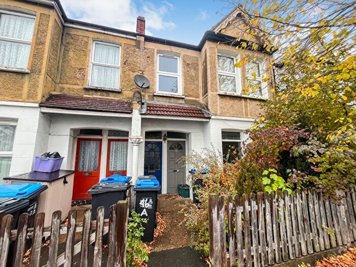 2 Bedroom Flat For Sale In Clarendon Road, Colliers Wood, London, SW19