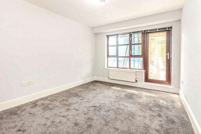 2 Bedroom Flat To Rent In Woodside Lane, North Finchley, N12