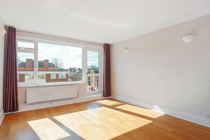 2 Bedroom Flat To Rent In Beechcroft Close, Valley Road, SW16