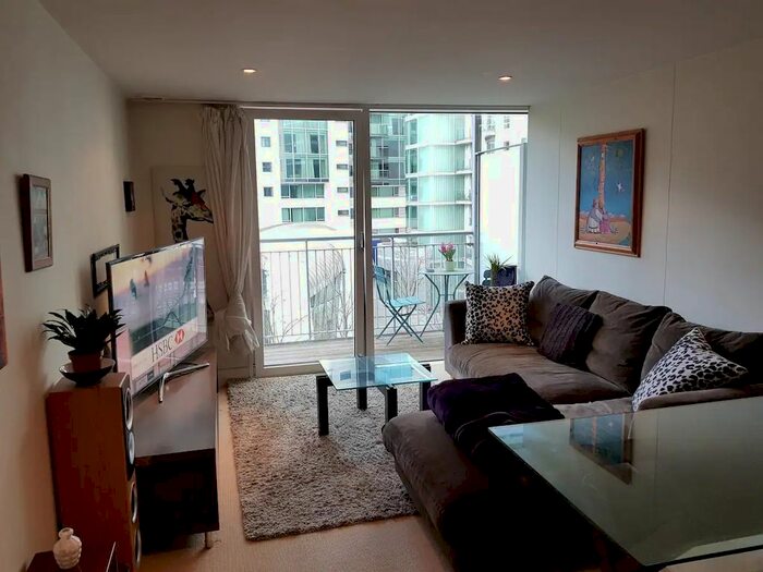 1 Bedroom Flat To Rent In Empire Square South, Empire Square, London, SE1