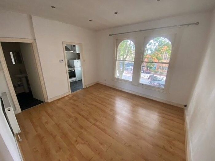 1 Bedroom Flat To Rent In Lauriston Road, Victoria Park, Hackney, E9