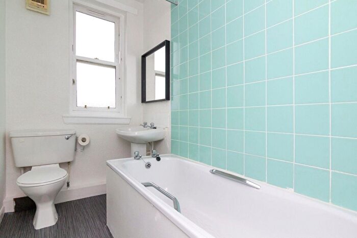 1 Bedroom Flat To Rent In Piershill Square East, Edinburgh, EH8