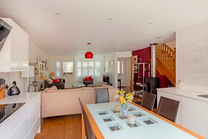 4 Bedroom Semi-Detached House To Rent In Cromwell Gardens Marlow, SL7