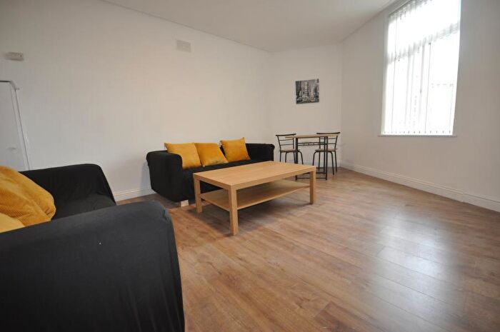 6 Bedroom Terraced House To Rent In Beechwood Terrace, Burley, Leeds, LS4