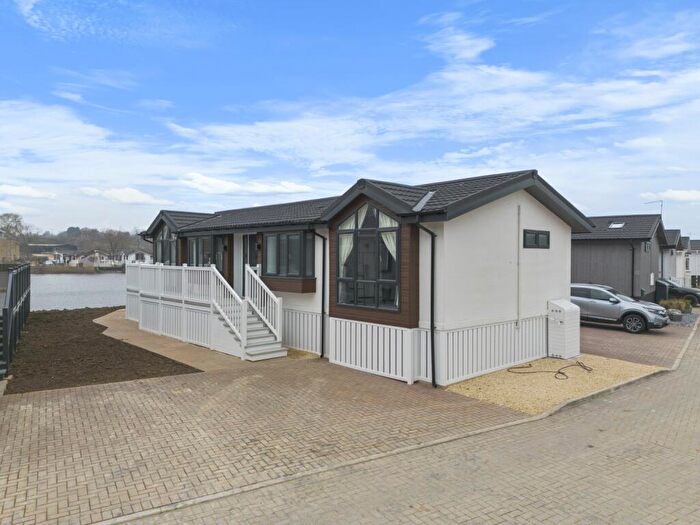 3 Bedroom Park Home For Sale In Lakeside Walk, Yarwell Mill Country Park, Yarwell, PE8