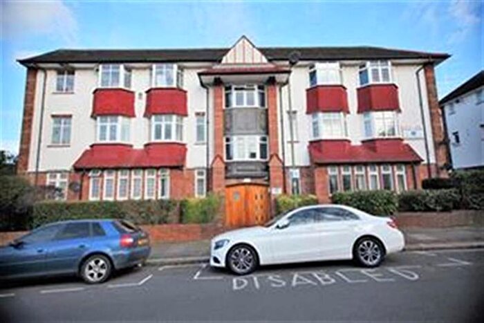 3 Bedroom Flat For Sale In Golders Court, Woodstock Road, NW11