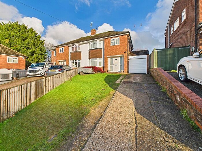3 Bedroom Semi-Detached House For Sale In Elmstone Drive, Tilehurst, Reading, RG31