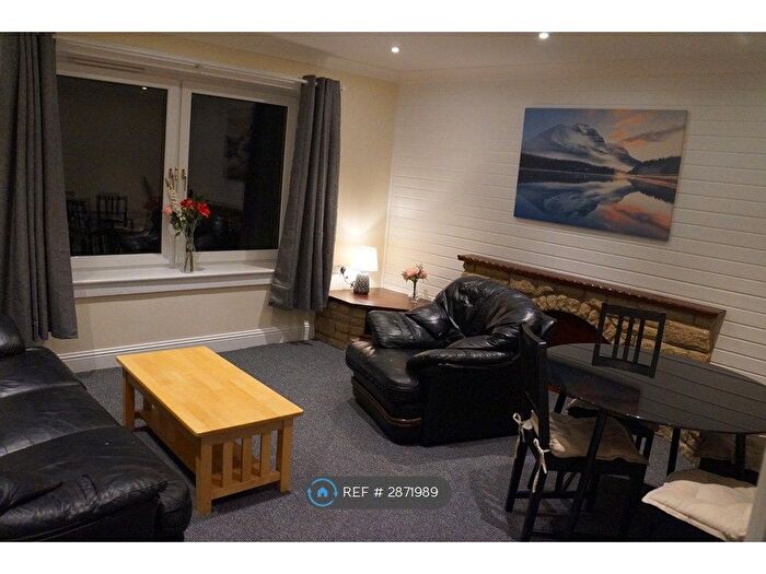 2 Bedroom Flat To Rent In Viewcraig Gardens, Edinburgh, EH8