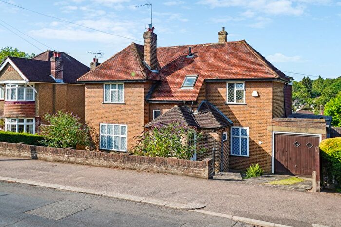4 Bedroom Detached House For Sale In Woodwaye, Watford, WD19