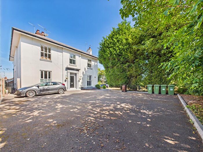 2 Bedroom Apartment For Sale In Stourbridge Road, Kidderminster, DY10