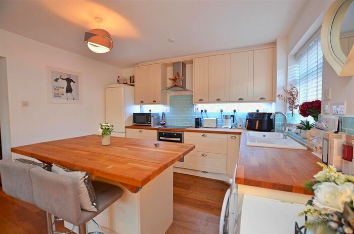 2 Bedroom Flat To Rent In Strawberry Hill Road, Twickenham, TW1
