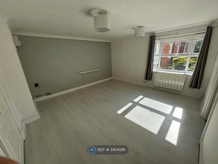 2 Bedroom Flat To Rent In Ashdown House, Reading, RG1