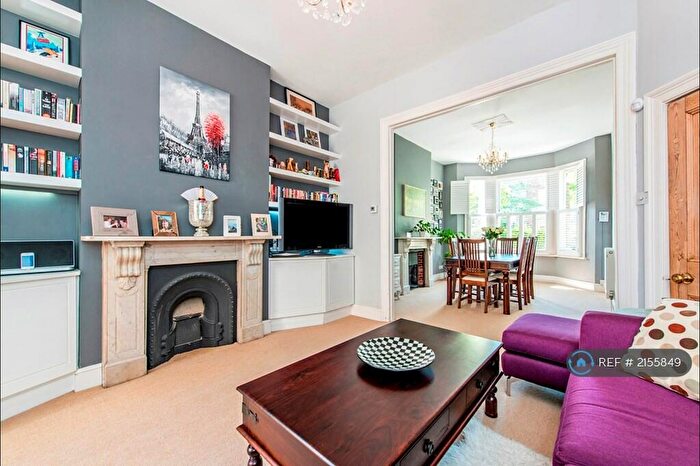 2 Bedroom Flat To Rent In Rossiter Road, London, SW12